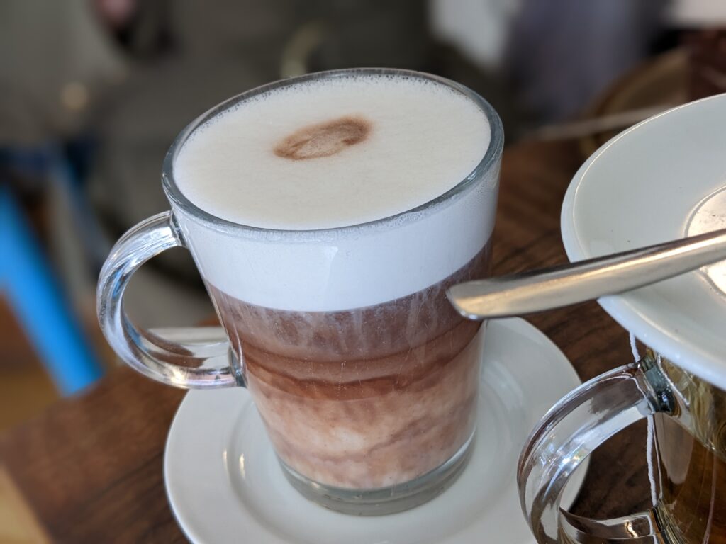 ソフィアのカフェで飲んだカプチーノ