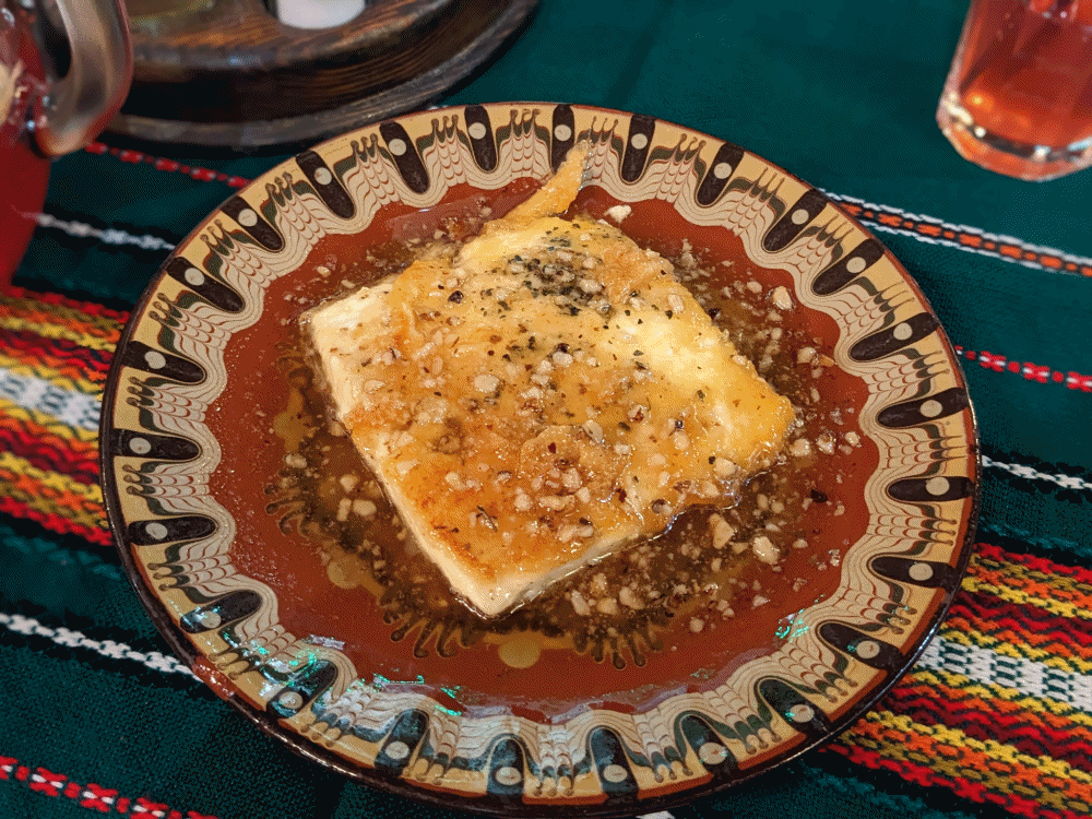 メルニックのブルガリアの郷土料理レストランで食べたランチ