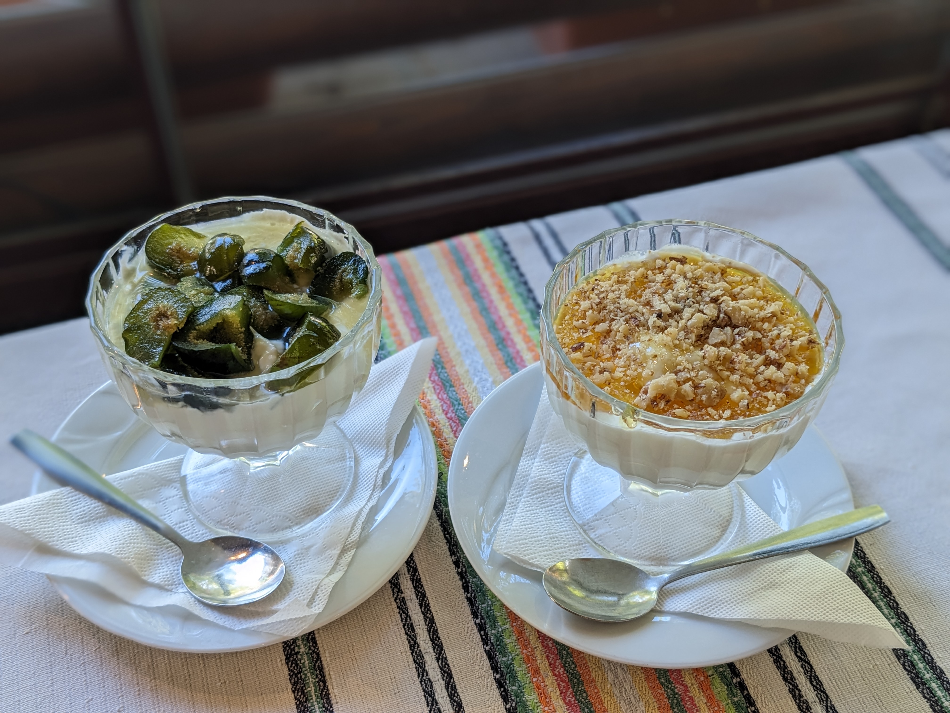 メルニックのレストランで食べた青イチジクヨーグルト