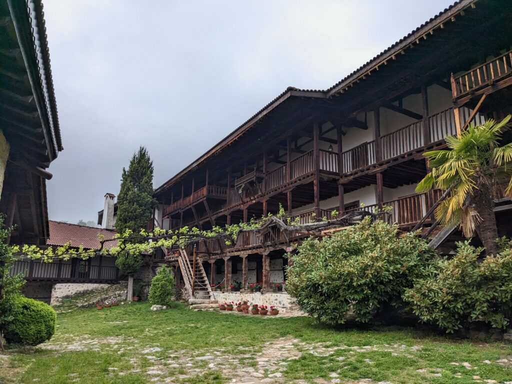 ロージェン修道院