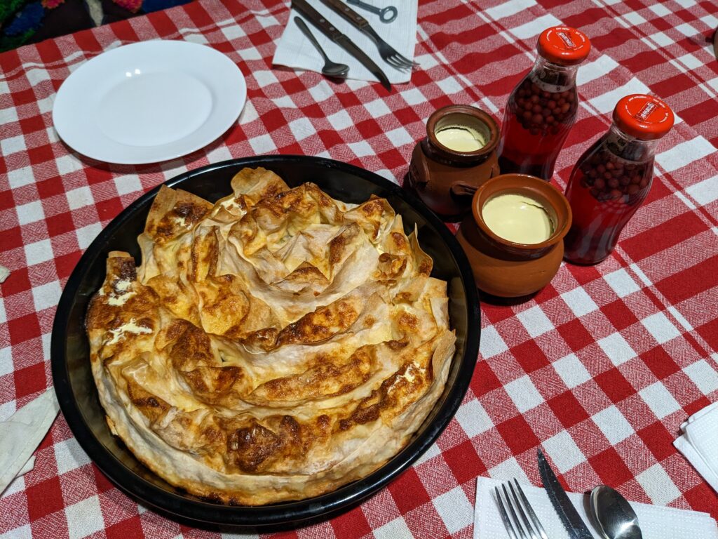 レシュテンの宿の朝ごはんのバニッツァ