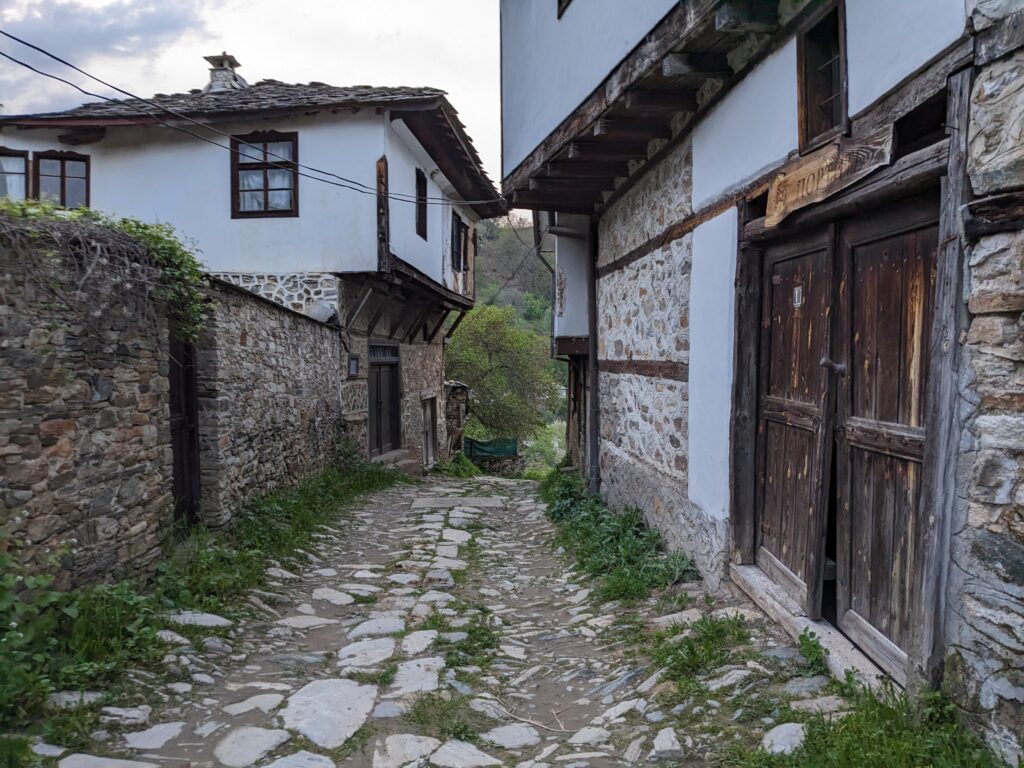 レシュテンの石畳の道