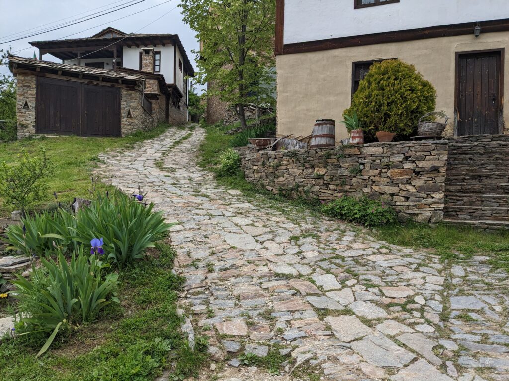 レシュテンの曲がりくねった石畳の道