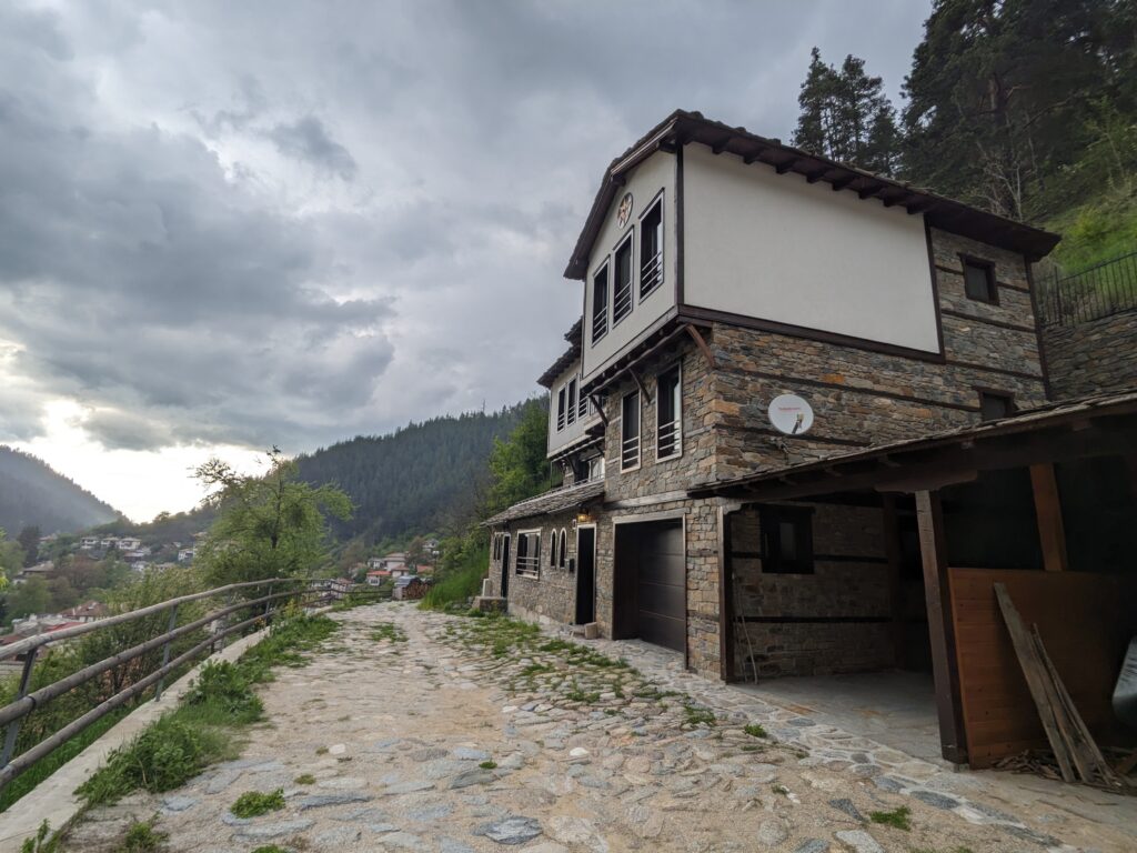 シロカラカの家並み