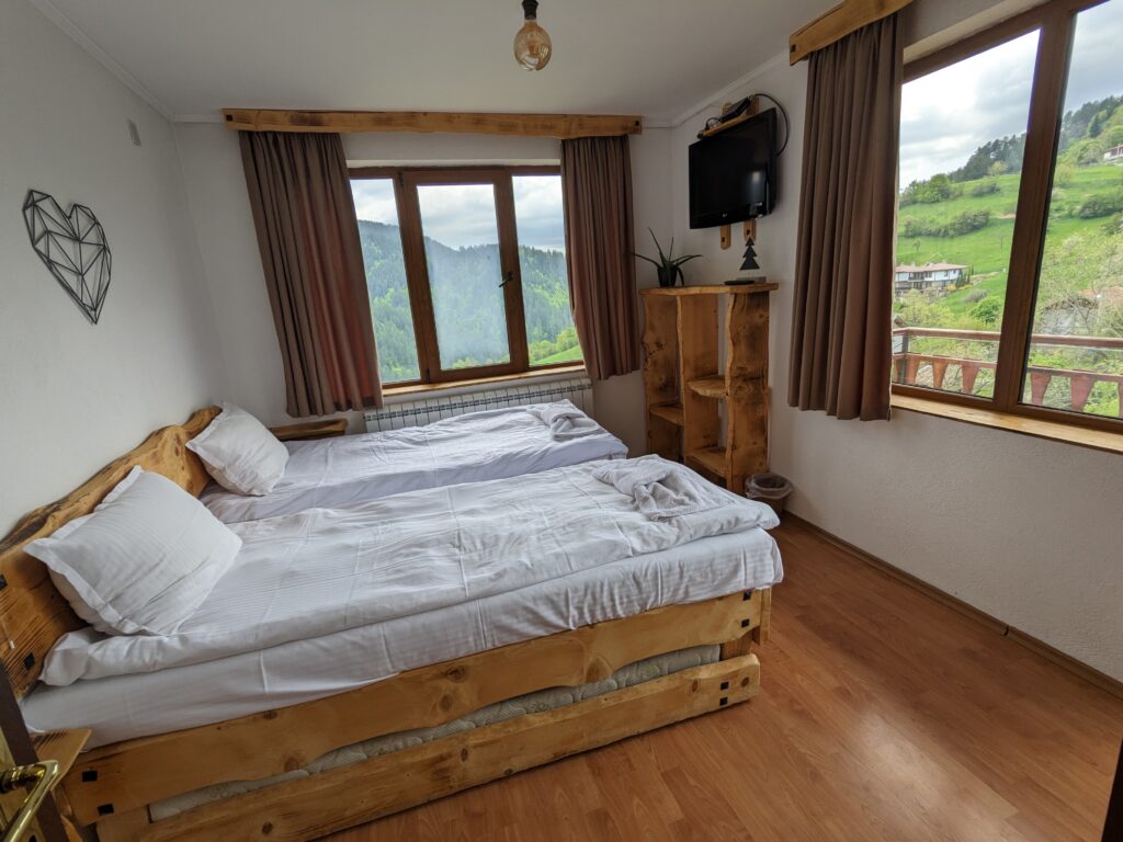 モムチロフツィの宿のツインルーム