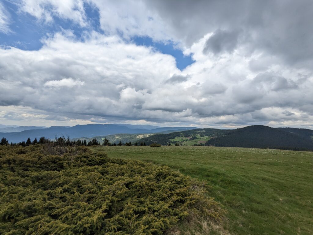 ブルガリアの見晴らしのいい丘から見える景色