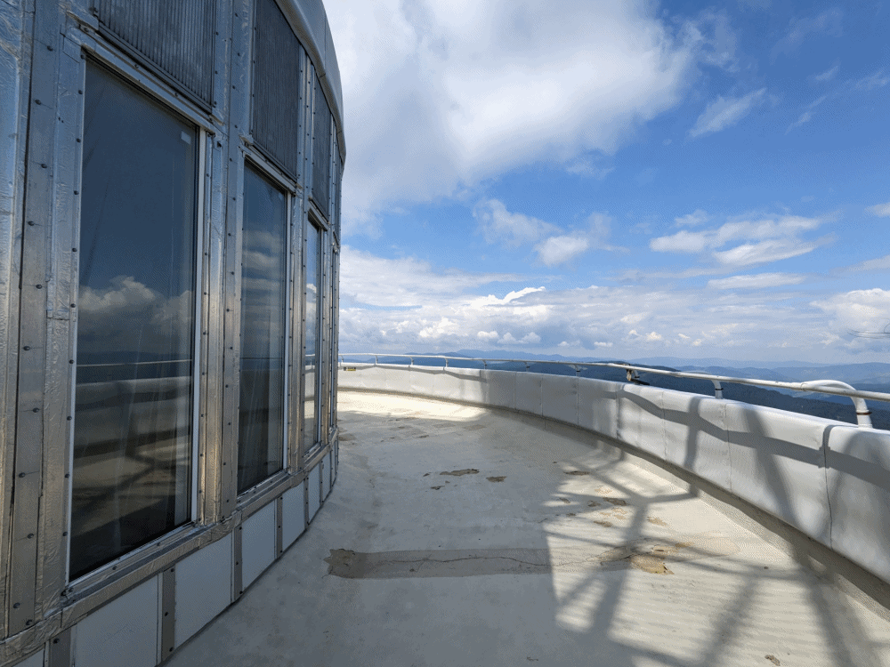 スネジャンカタワーの展望台とレストラン