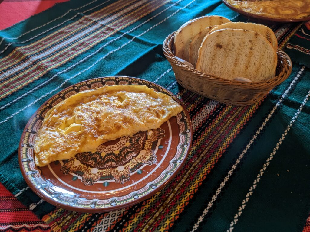 ジェラブナの宿の朝食オムレツ