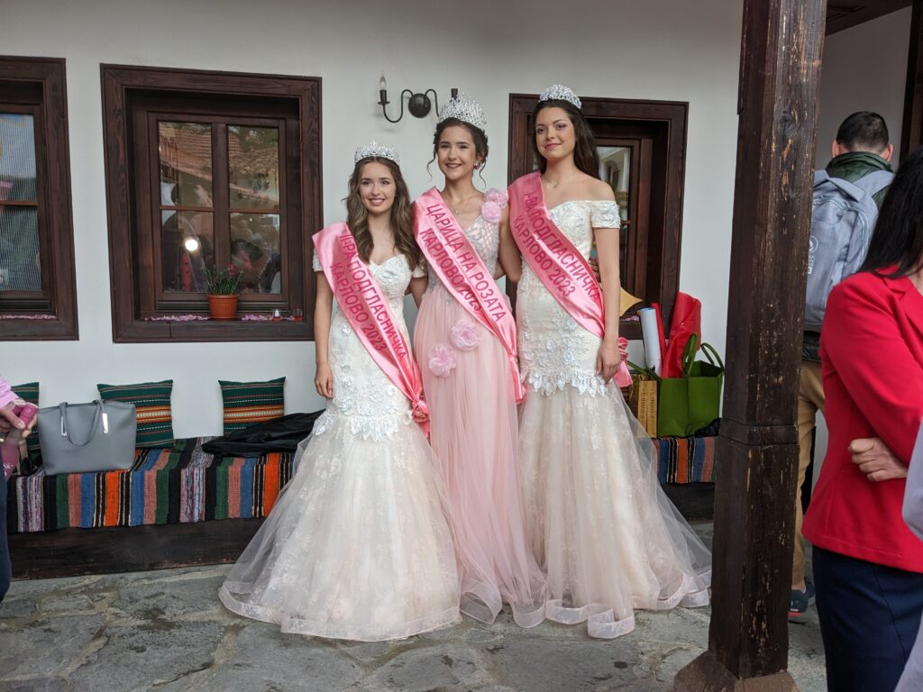 カルロヴォのローズクイーンとラベンダー女王