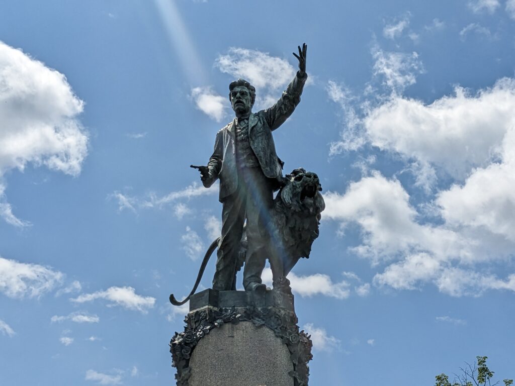 カルロヴォのヴァシル・レフスキーの銅像