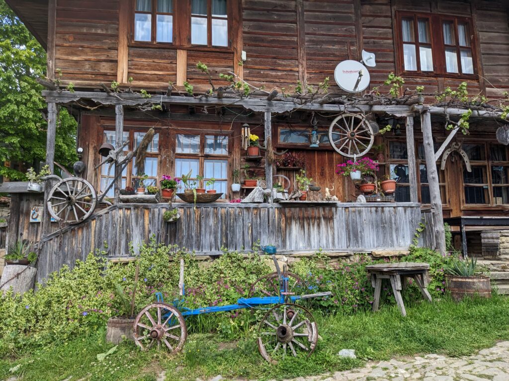 ジェラブナの古民家正面