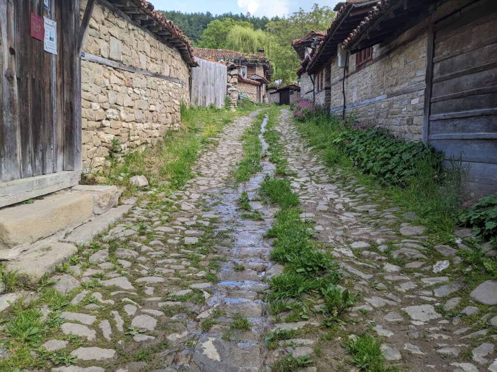 ジェラブナの石畳の道