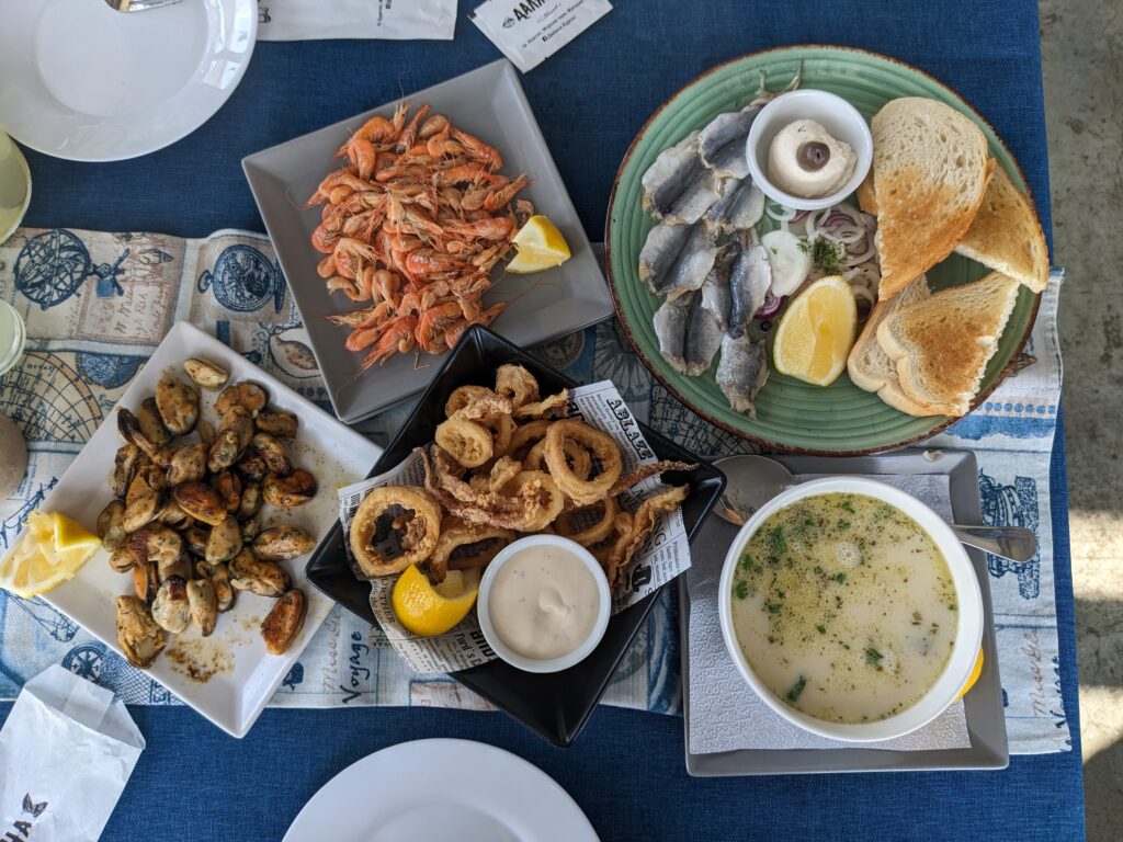 ブルガスのシーフードレストランで食べたランチ