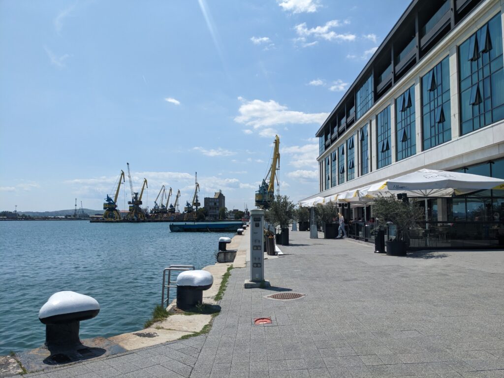 ブルガスの港町