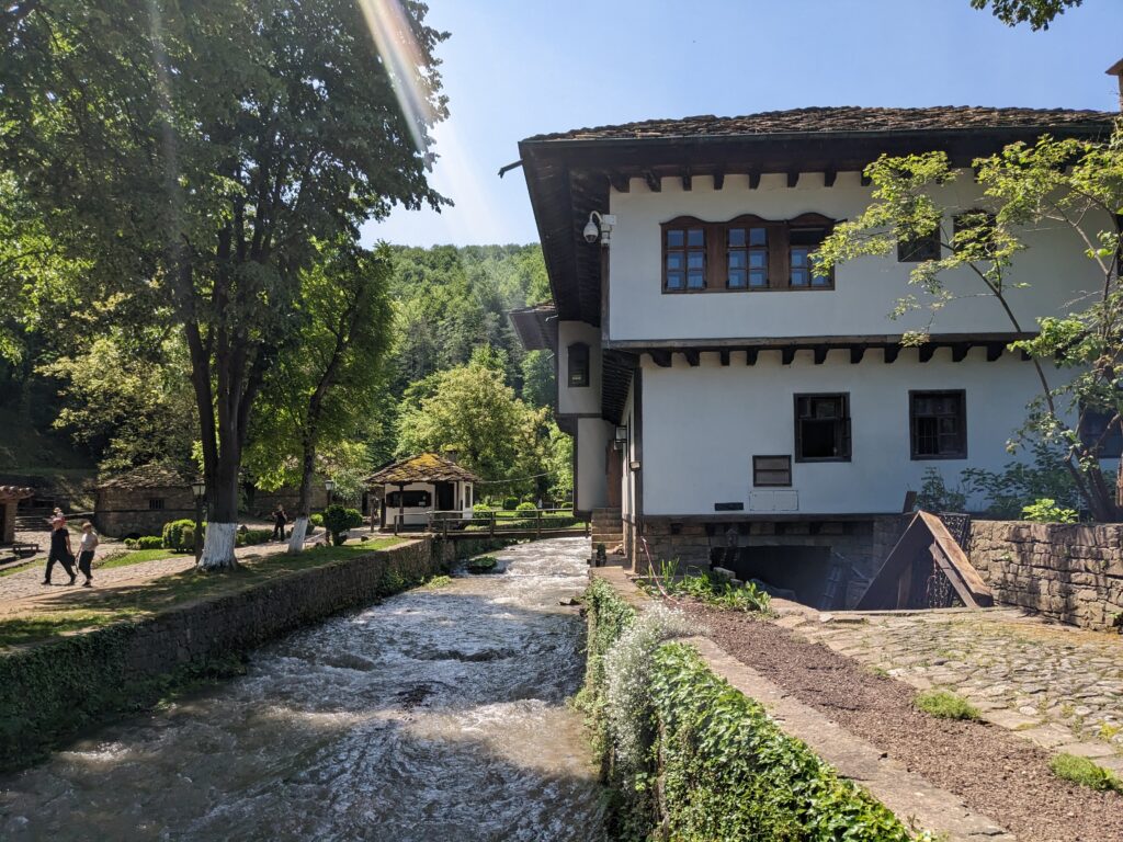 エタル博物館・川沿いの建物