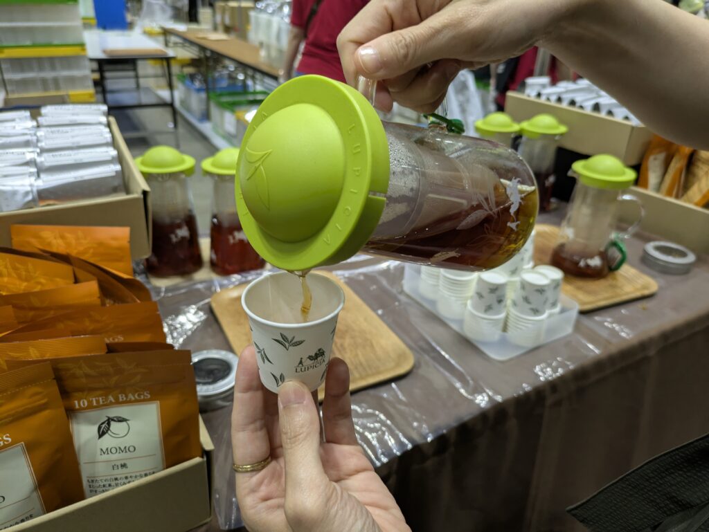 ルピシアアイスティーを入れるガラスポット