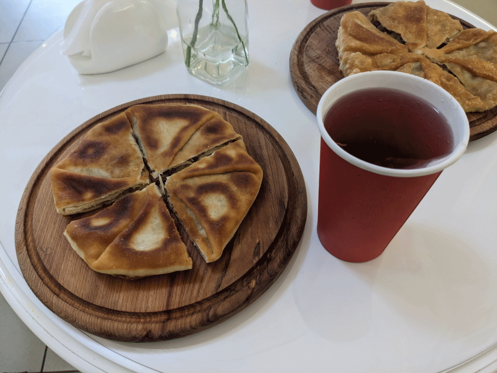 ティラスポリの可愛いカフェとマッシュルームパイ