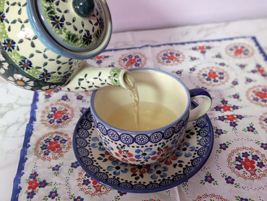 ポーリッシュポタリーティーポットで淹れる紅茶