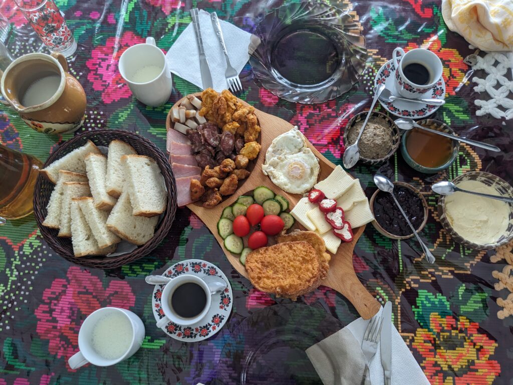 ブレブの宿で食べたルーマニアの朝食