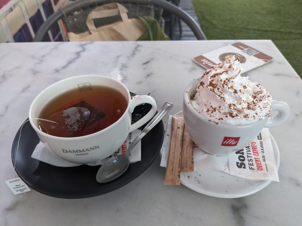 シビウのカフェで頼んだカフェラテ