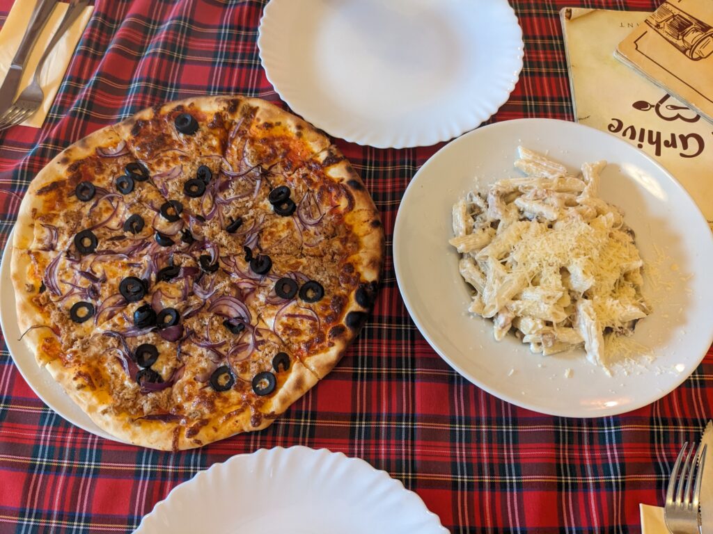 シビウで食べたピザとパスタ