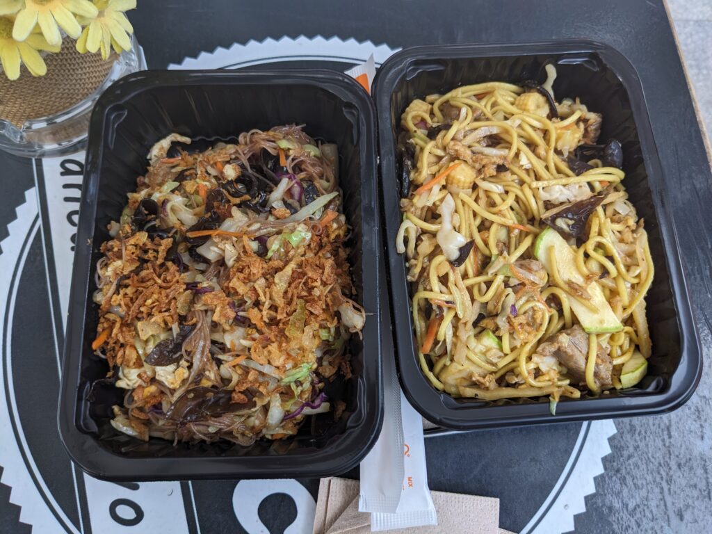 ブカレストのテイクアウトのアジア飯