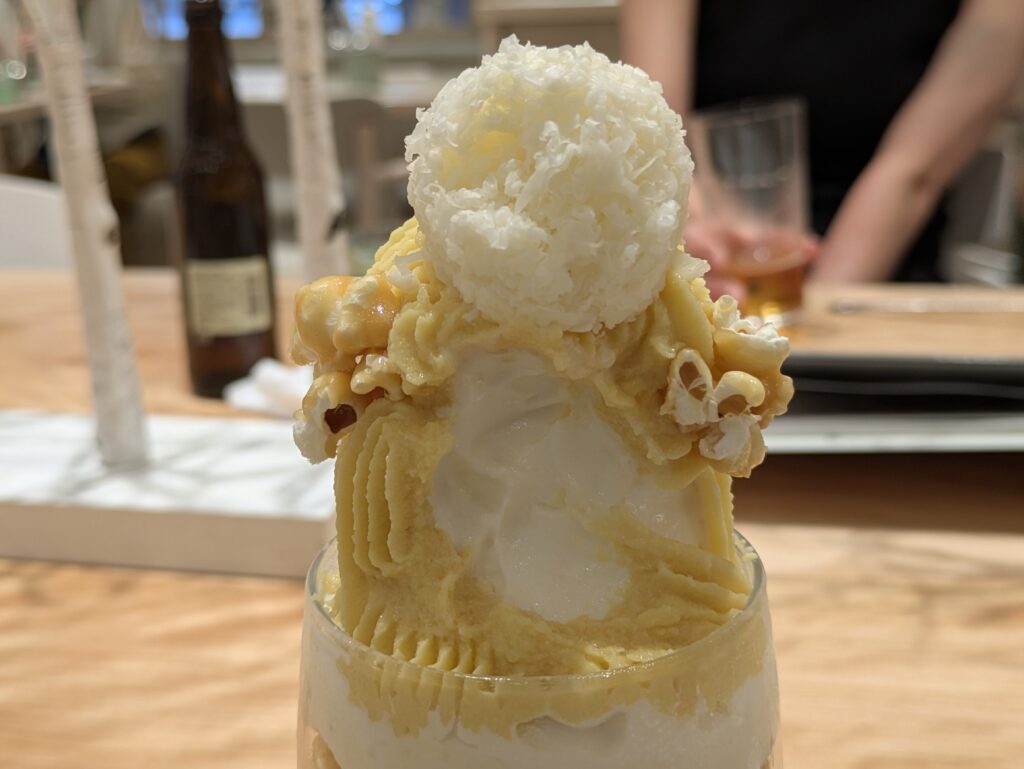 よつ葉ミルクプレイスとうきびパフェ食べかけ