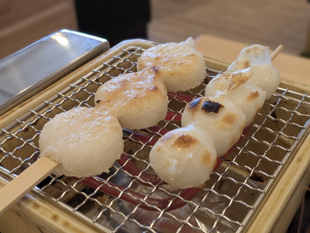 おかげ庵焼けてきた団子と五平餅