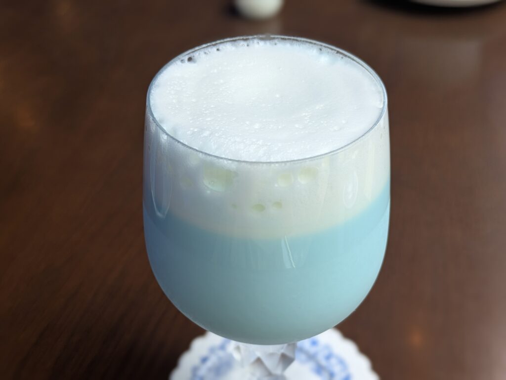 two meet coffee roomモナンミルク