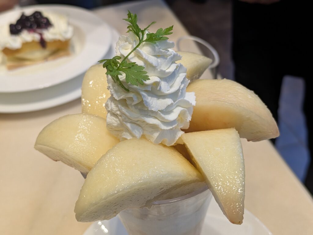 千疋屋総本店カフェ白桃パフェ