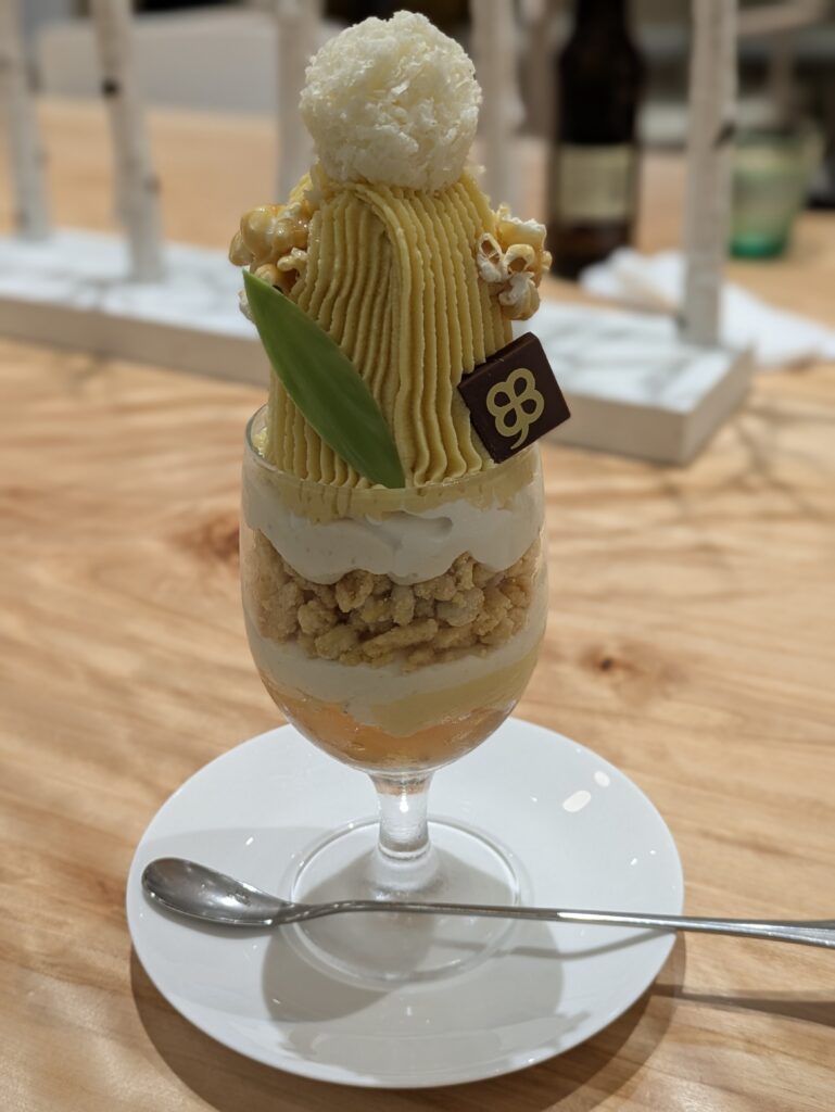 よつ葉ミルクプレイスとうきびパフェ
