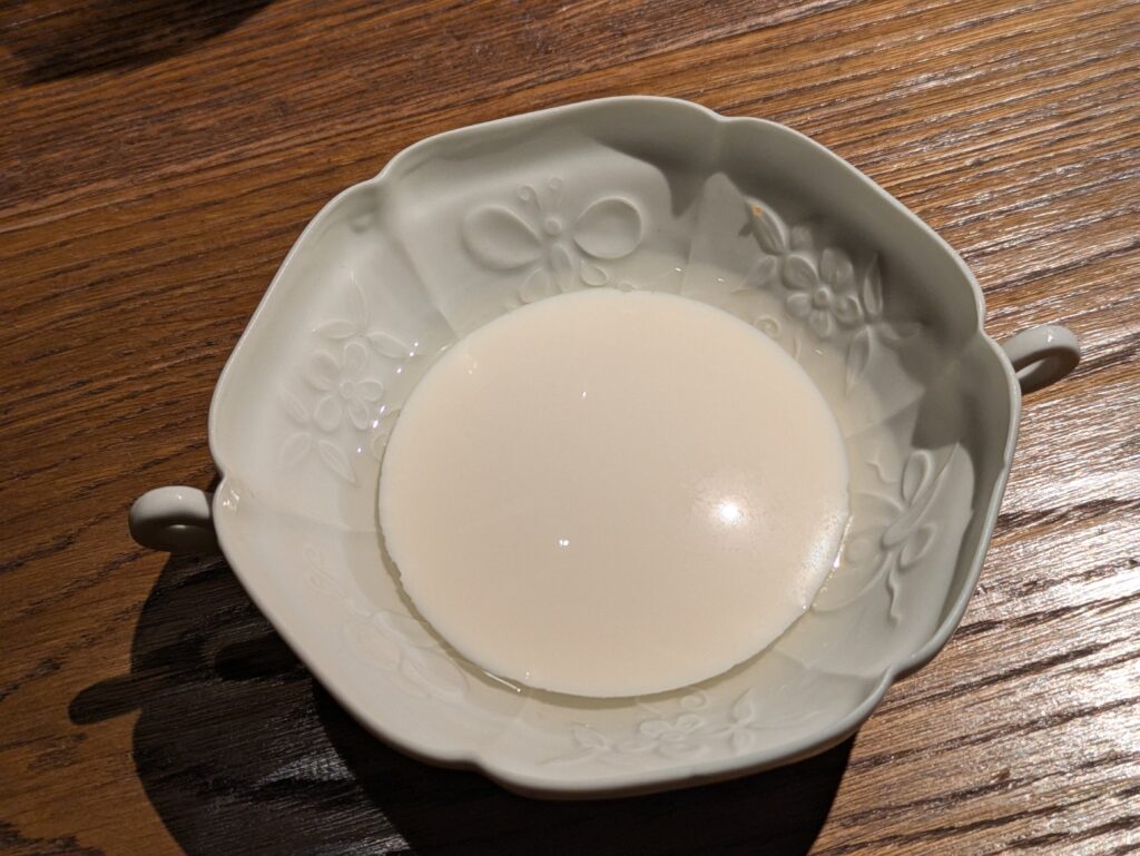 一平飯店杏仁豆腐