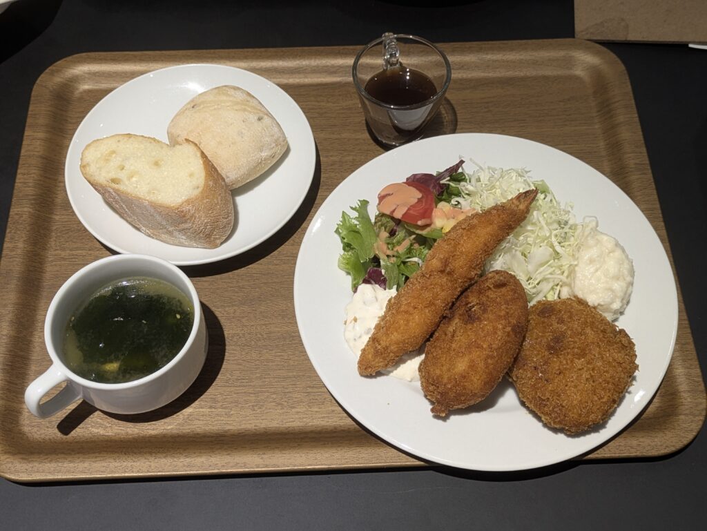 チカバキッチンミックスフライ定食