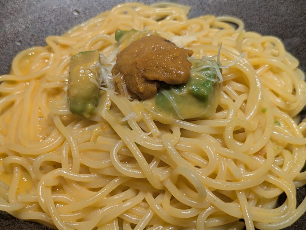 うにとアボカドの濃厚クリームパスタ鎌倉パスタ