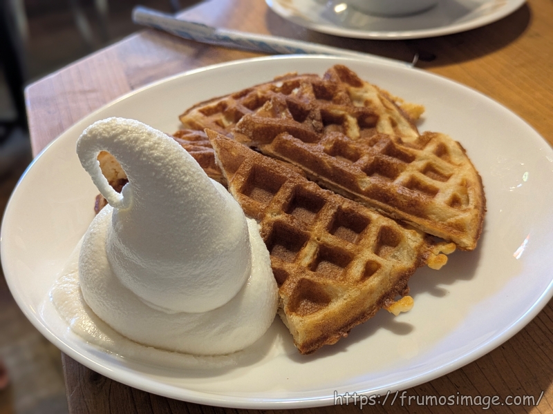 かめや矢川はちみつワッフルソフトクリームトッピング