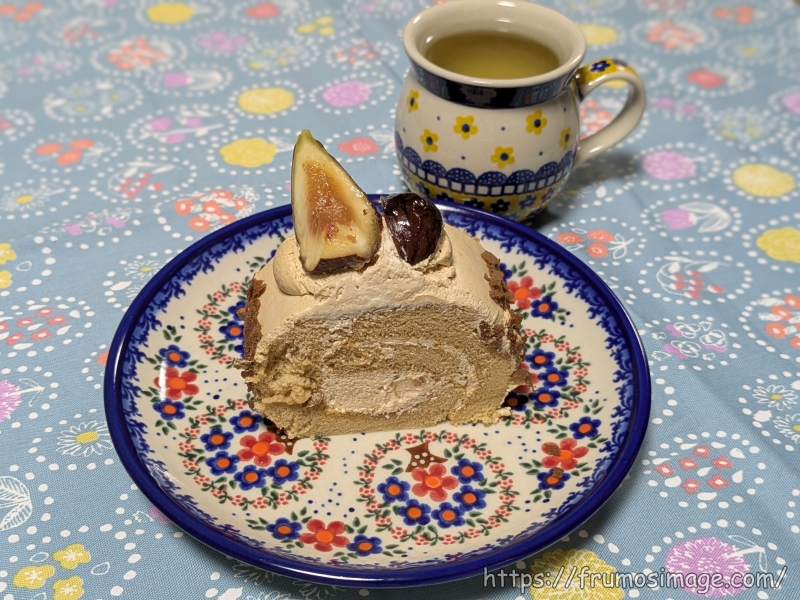 高野フルーツパーラーのイチジクのロールケーキ側面