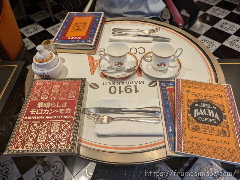 バシャコーヒーテーブルセッティング