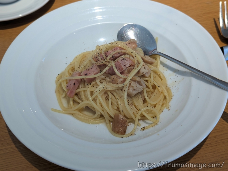 炭火焼きイタリアンrinランチコースベーコンのパスタ