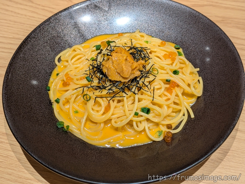 鎌倉パスタ雲丹のカルボナーラ